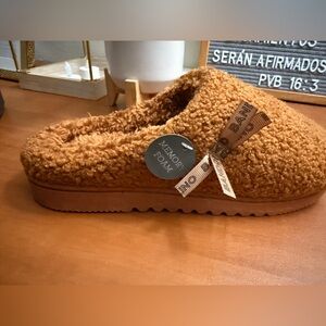Bandolino Tan  Slippers with Memory Foam size 7-8